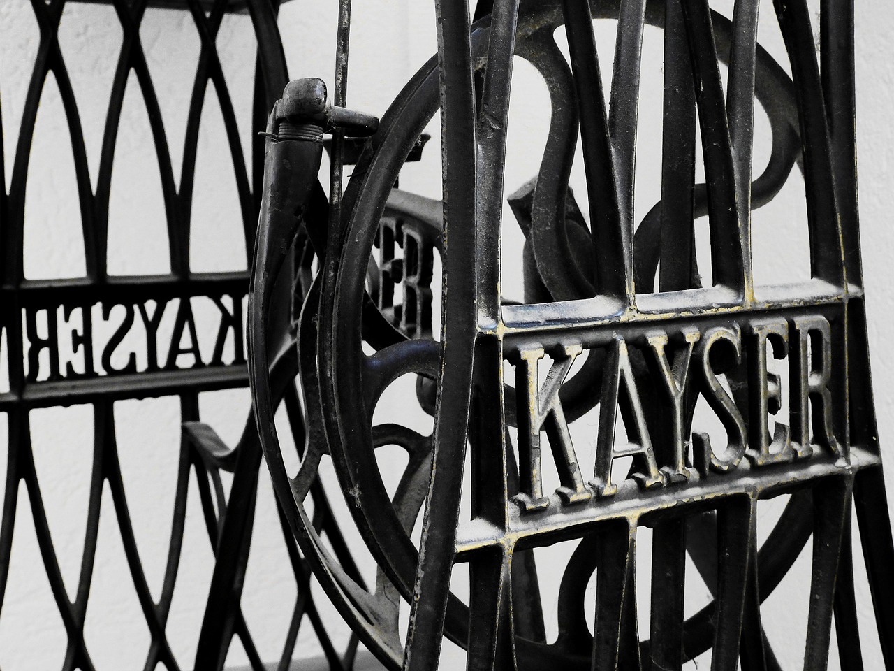 découvrez les grilles en fonte émaillée, idéales pour une cuisson parfaite sur vos barbecues et cuisines. résistantes et durables, elles offrent une répartition uniforme de la chaleur et un entretien facile. idéales pour des plats savoureux et réussis!